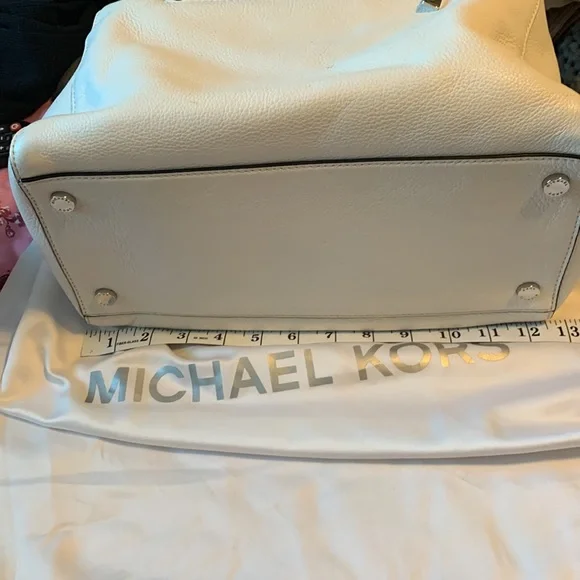 Michael Kors Hand Bag - Picture 12 of 14